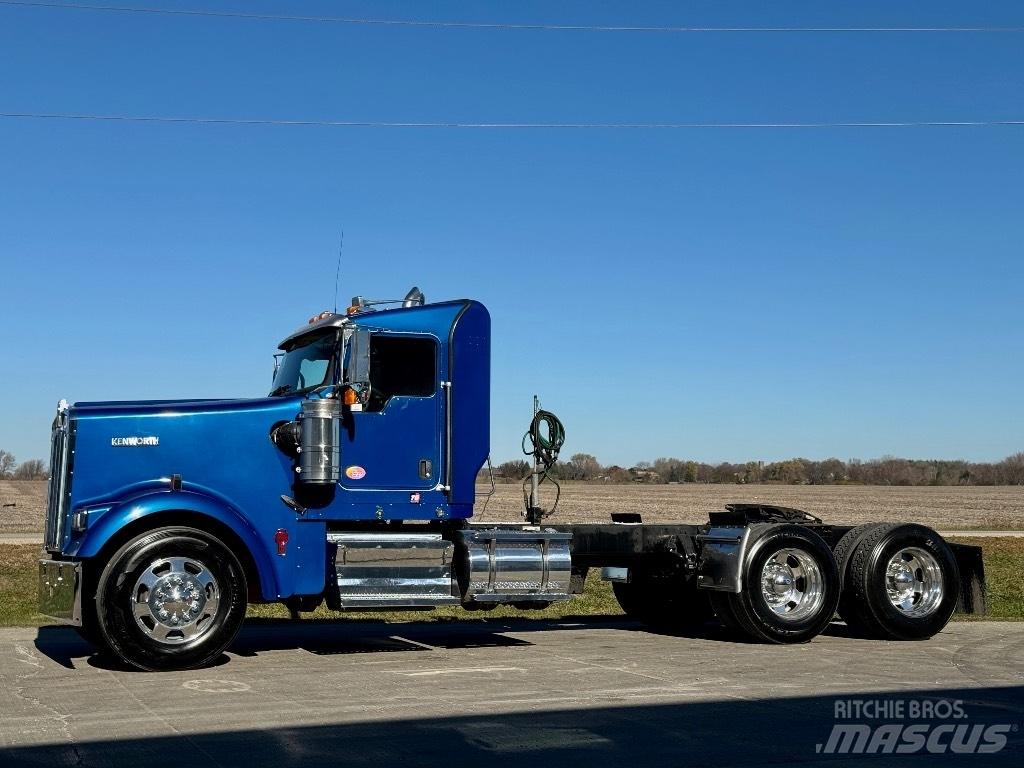 Kenworth W900 牵引车