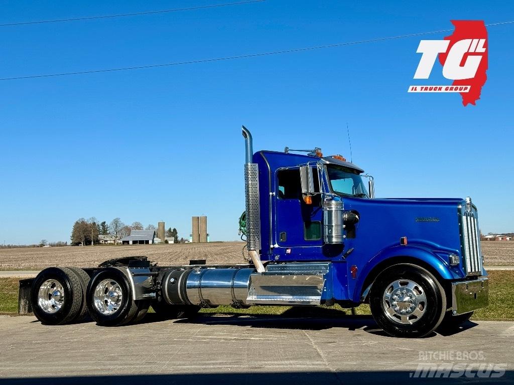 Kenworth W900 牵引车