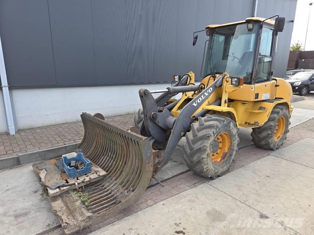 Volvo L 30 B 轮式装载机