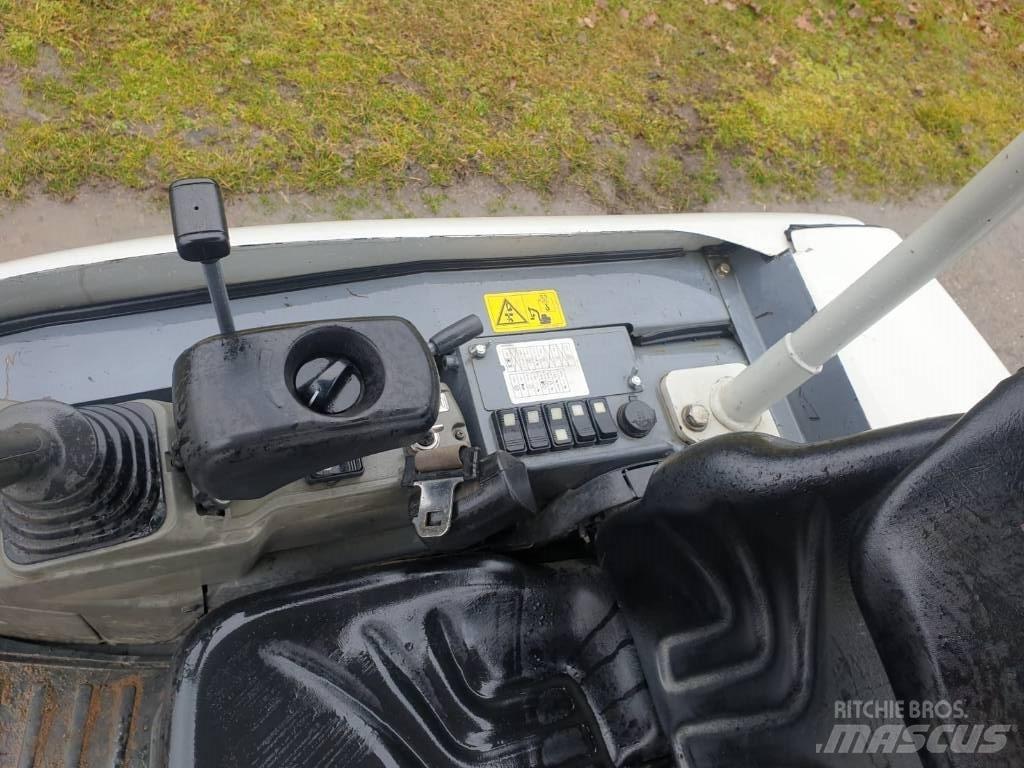 Takeuchi TB 225 小型挖掘机