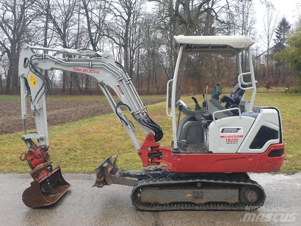 Takeuchi TB 225 小型挖掘机