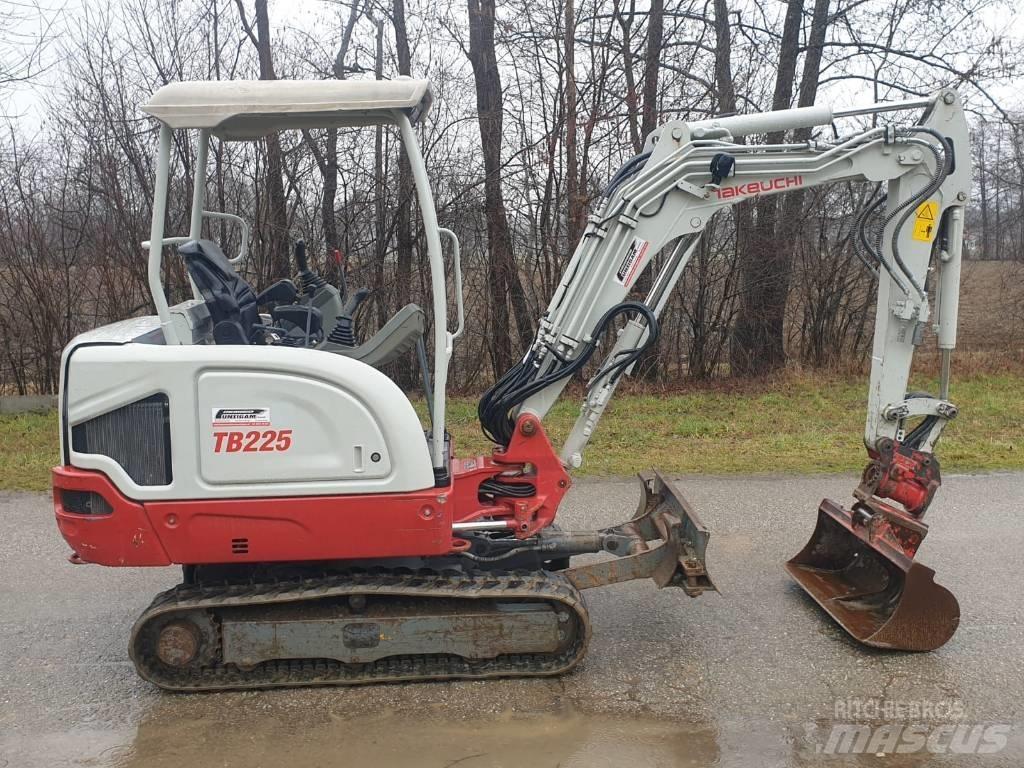 Takeuchi TB 225 小型挖掘机