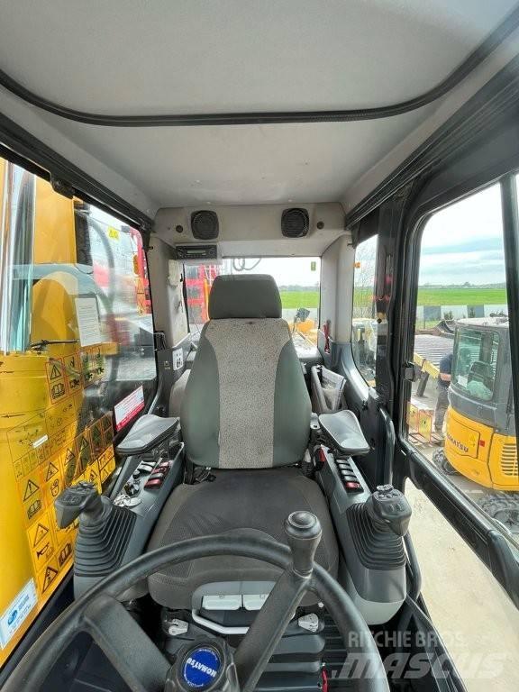 Komatsu PW 148-11 轮式挖掘机