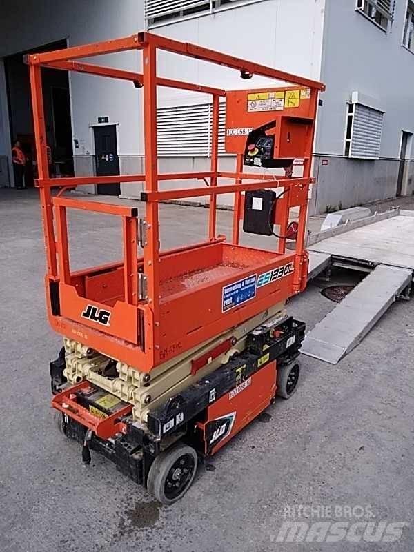 JLG ES 1330 L 剪叉式升降机