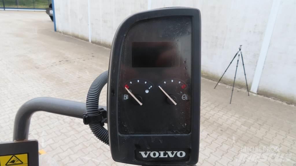 Volvo SD45B 单轮压路机