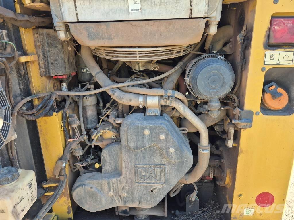 CAT 249 D 滑移装载机