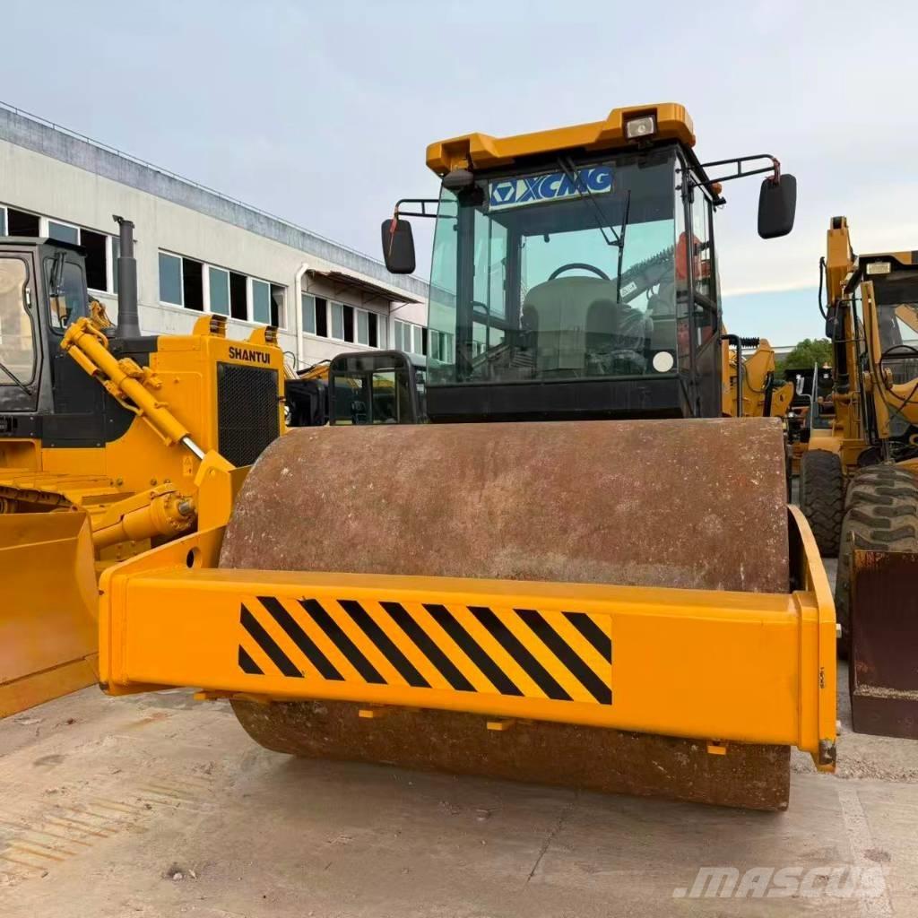 XCMG XS143J 单轮压路机