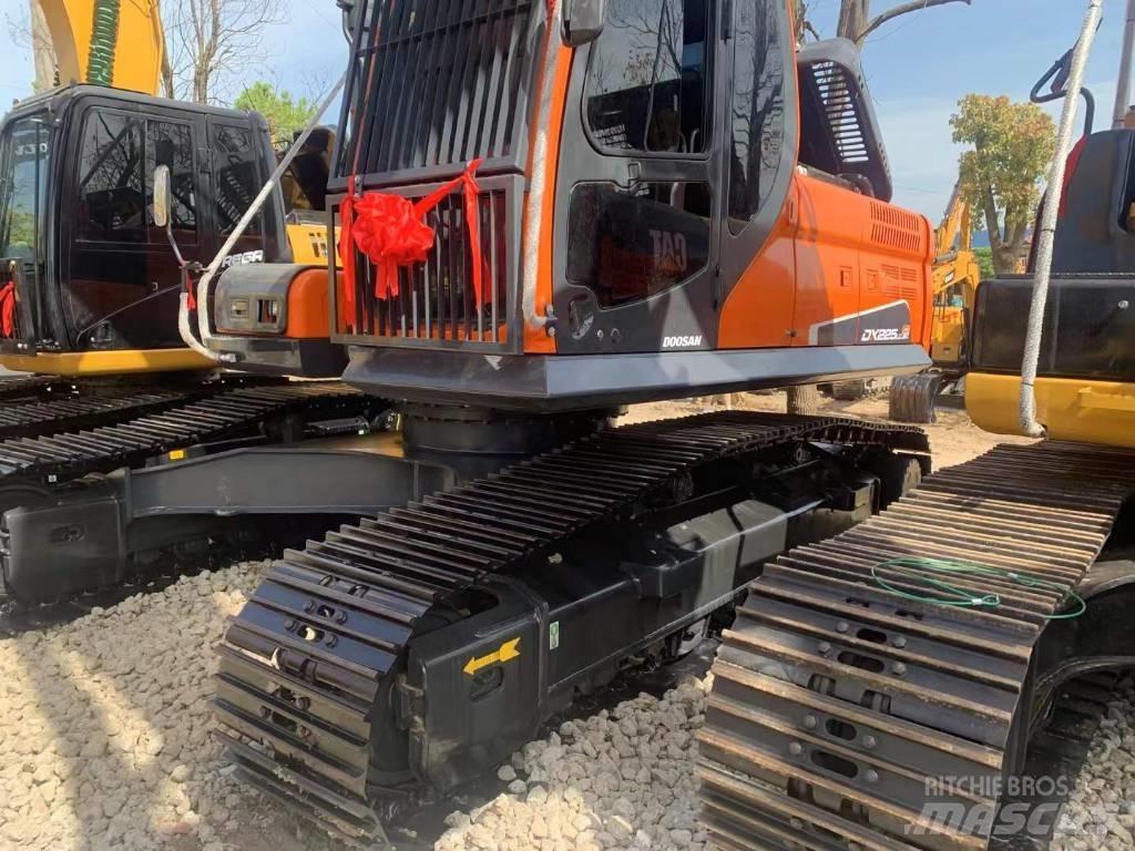Doosan DX 225 履带挖掘机