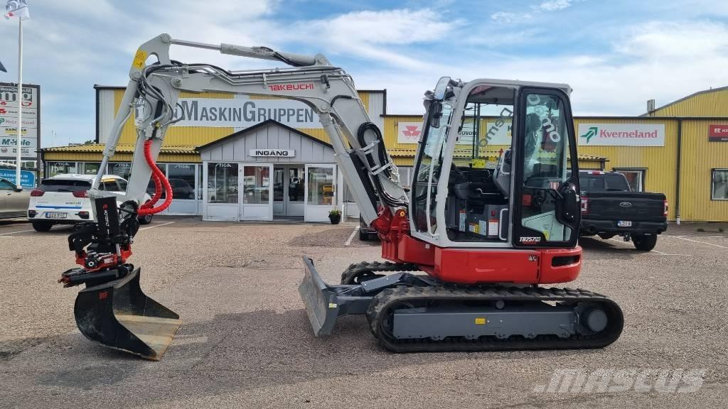Takeuchi TB 257 FR 小型挖掘机
