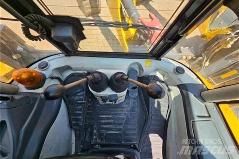 Dezzi CMI 4X4 TLB 反铲装载机