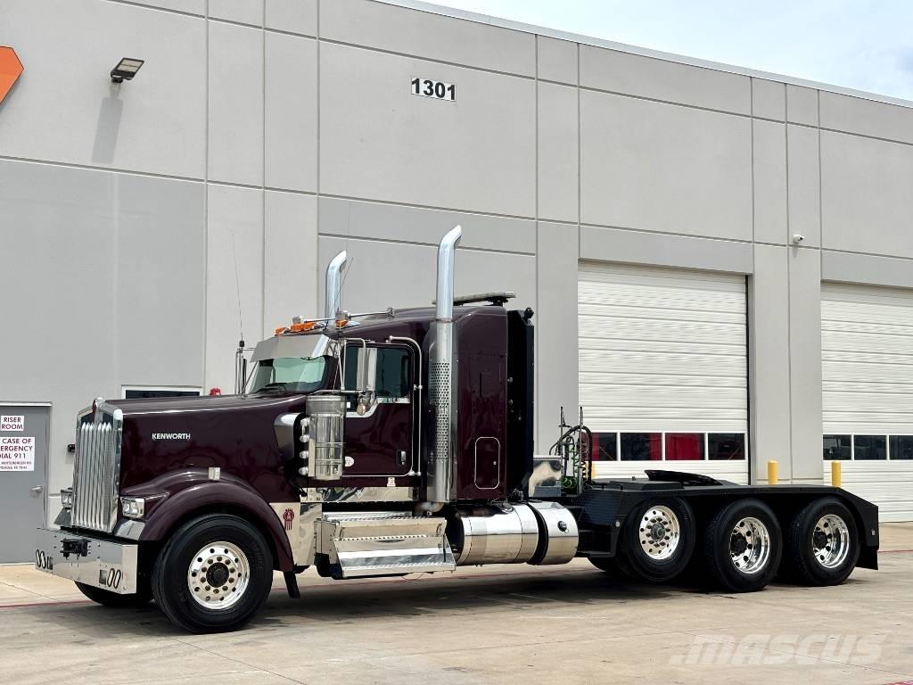Kenworth W 900 牵引车