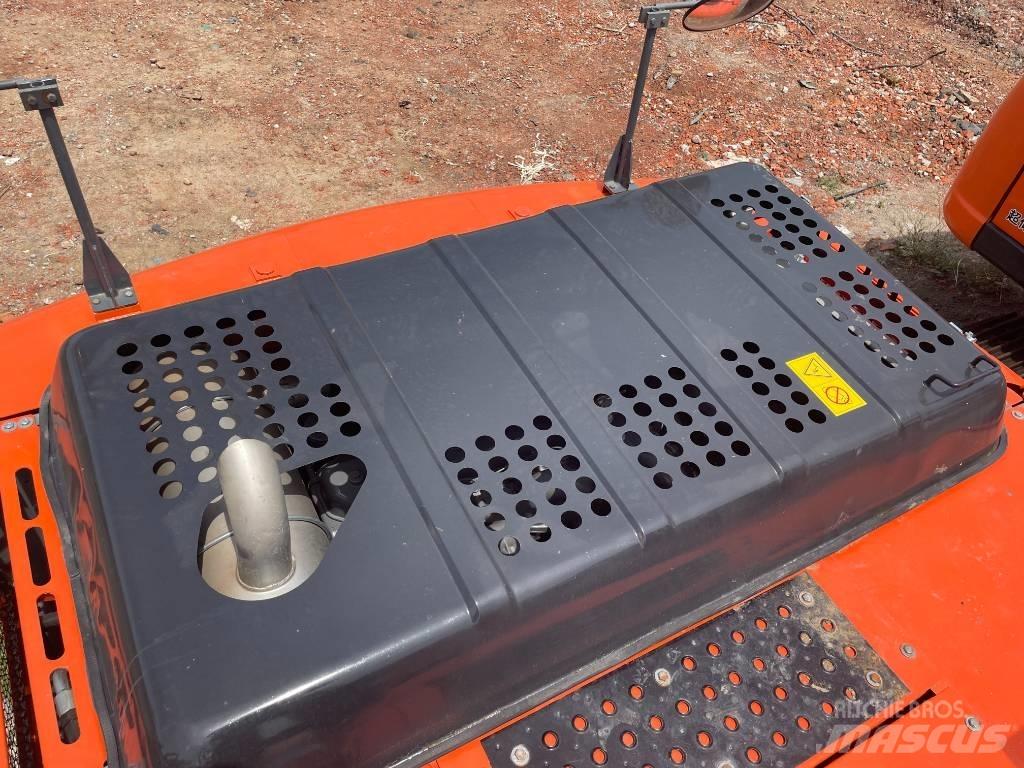 Hitachi ZX200 履带挖掘机