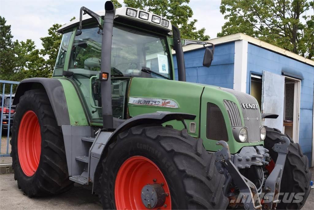 Fendt 712 Vario 拖拉机/农用车