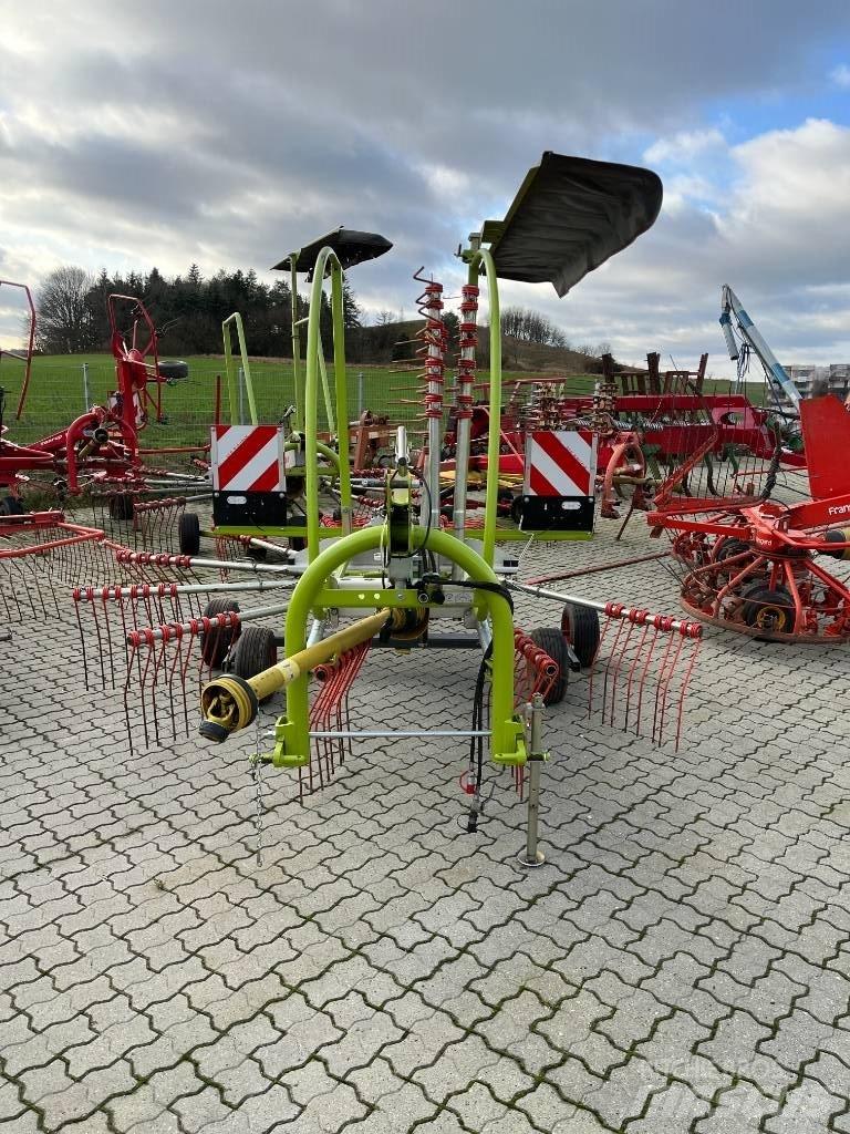 CLAAS Liner 450 犁耙和摊草机