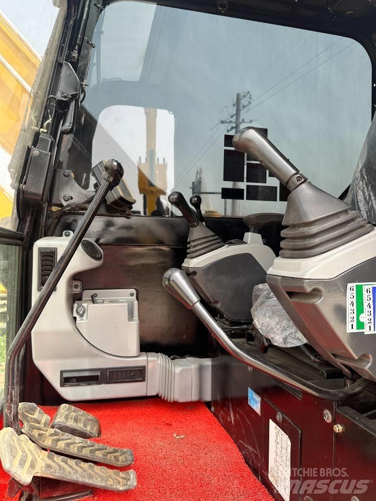 CAT 307E2 中型挖掘机
