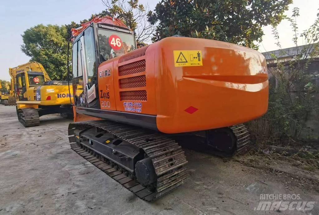 Hitachi ZX 200 履带挖掘机