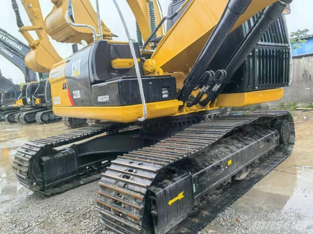 CAT 320D2 中型挖掘机