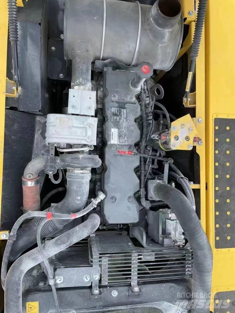 Komatsu PC220-8 履带挖掘机