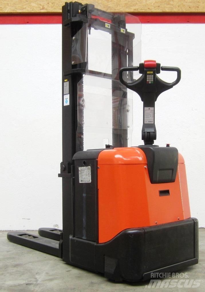 BT SPE 200 手推堆垛车