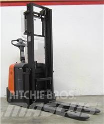 BT SPE 200 手推堆垛车