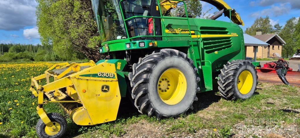 John Deere 7300 自走式青贮饲料收割机