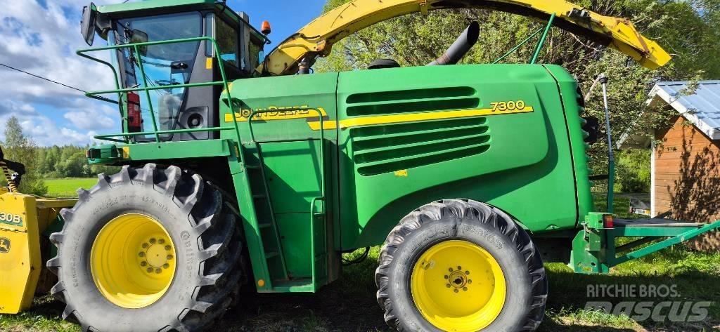 John Deere 7300 自走式青贮饲料收割机