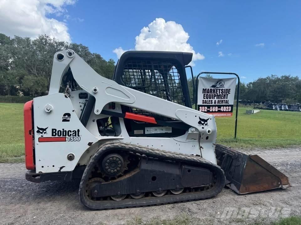 Bobcat T 590 滑移装载机