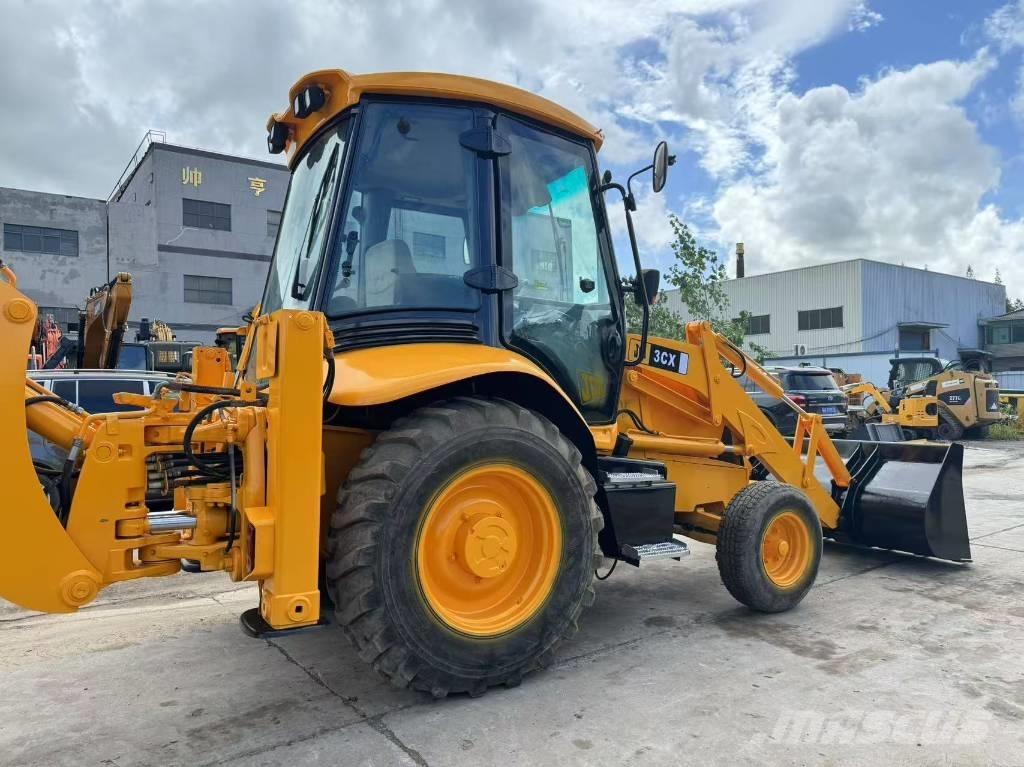 JCB 3CX 反铲装载机