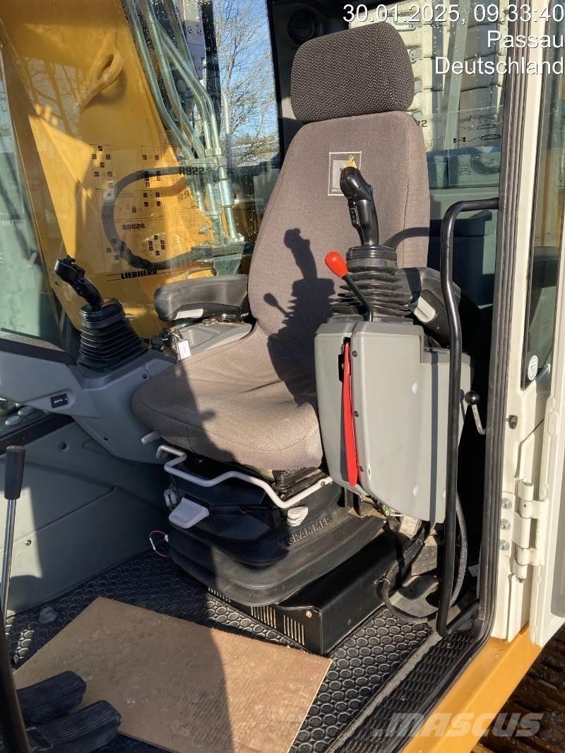 Liebherr R922 履带挖掘机