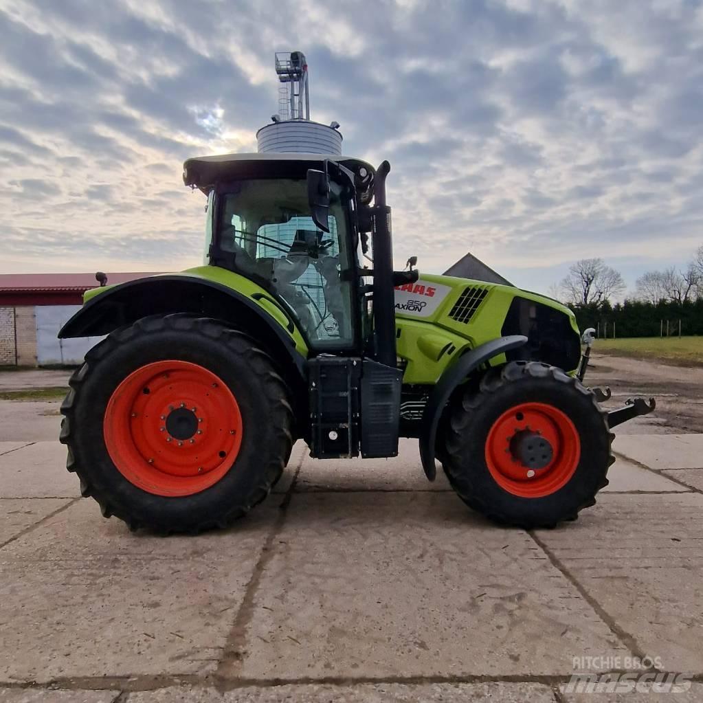 CLAAS Axion 850 拖拉机/农用车
