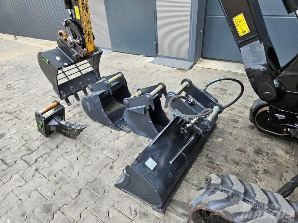 CAT 301.8 CR 小型挖掘机