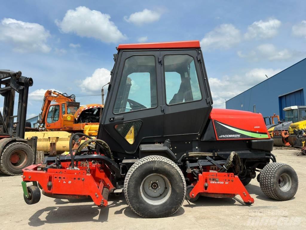 Jacobsen AR250 骑乘式割草机