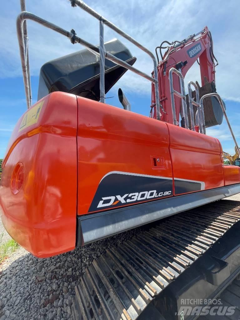 Doosan DX 300 LC 履带挖掘机
