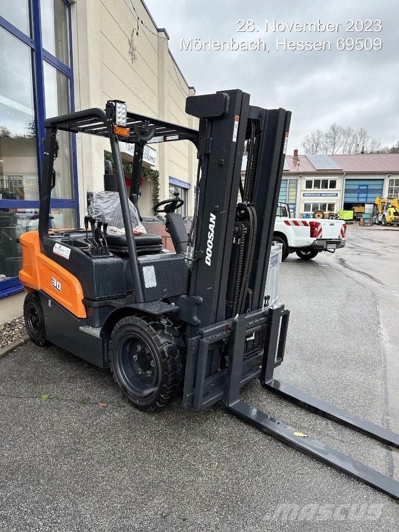 Doosan D30NXS 柴油叉车