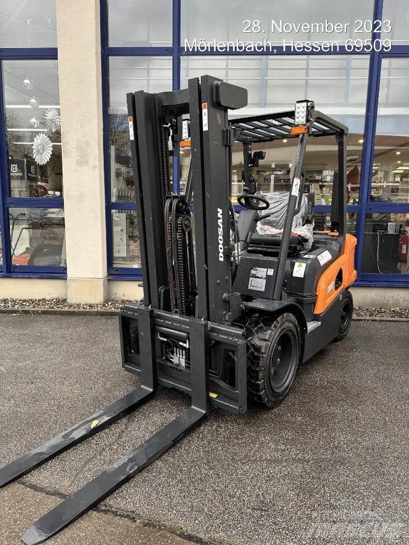 Doosan D30NXS 柴油叉车