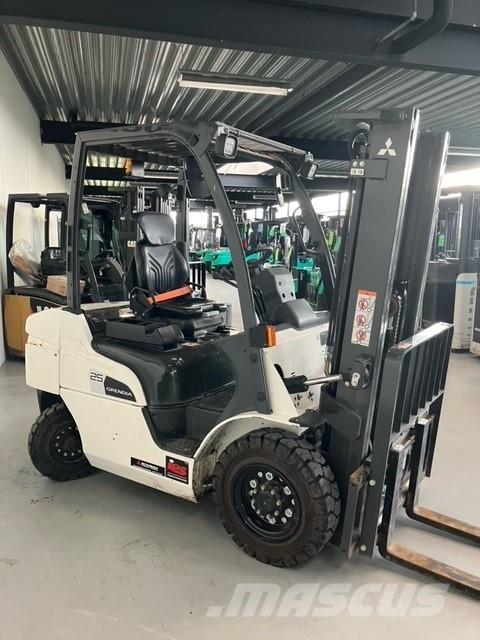 Mitsubishi FD25N3 柴油叉车