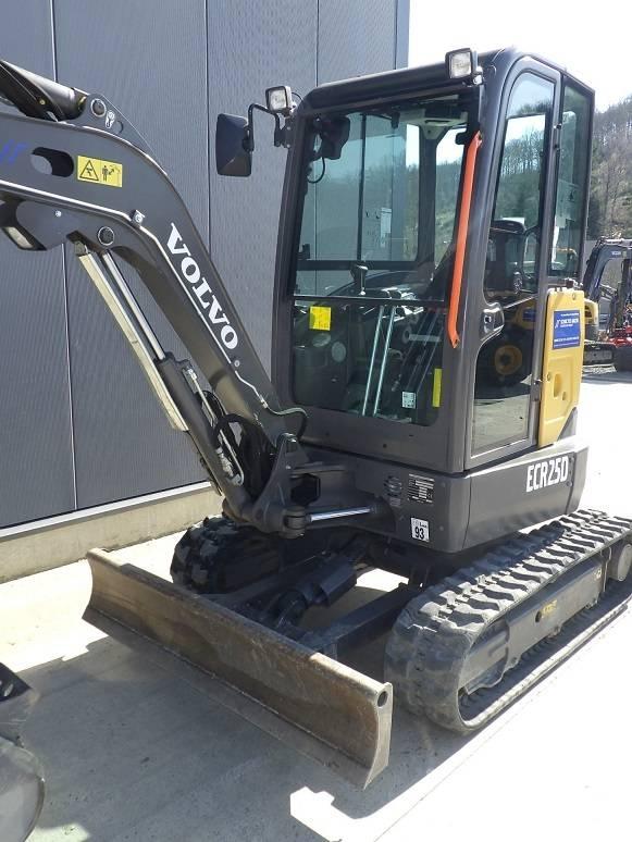 Volvo ECR 25 D 小型挖掘机