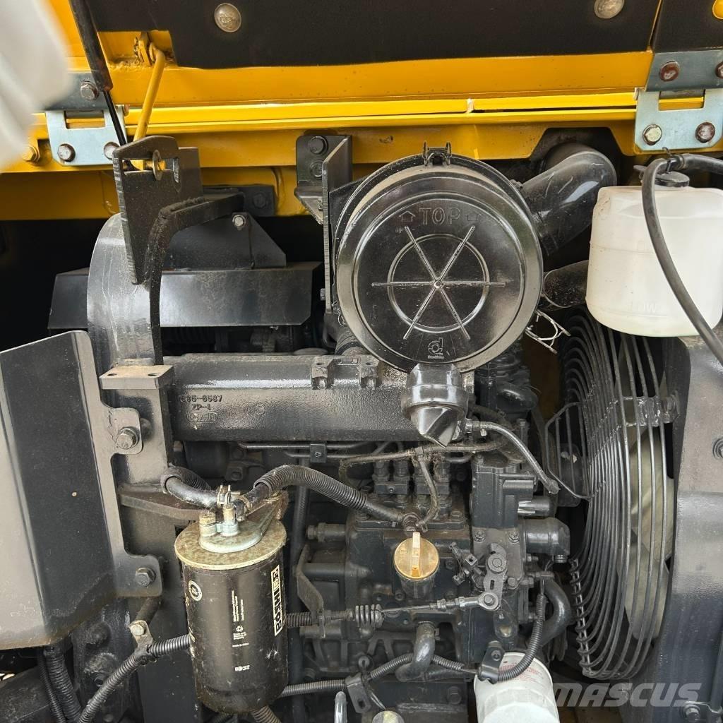 Komatsu 56-7 履带挖掘机