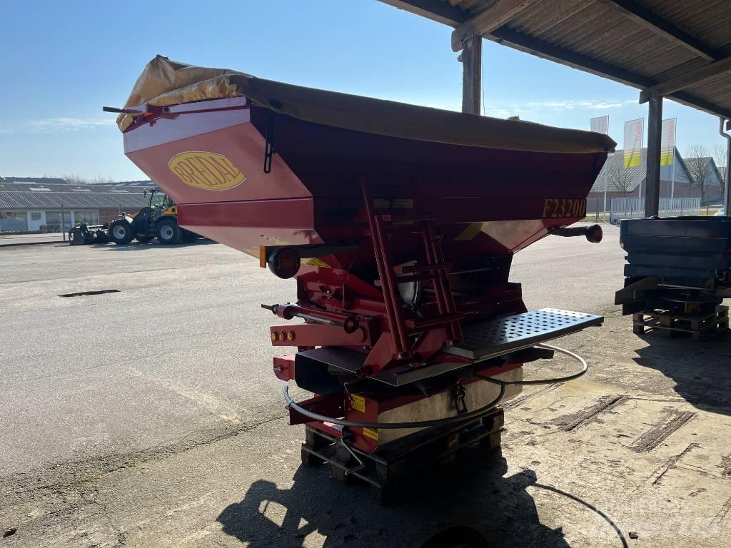 Bredal F2 3200 撒肥机