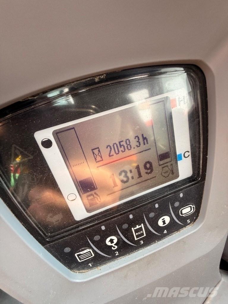 Kubota KX 080-4 中型挖掘机