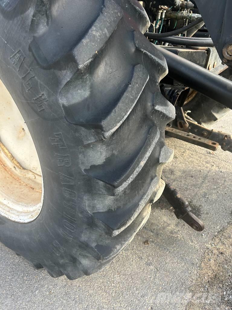 New Holland TV 140 拖拉机/农用车