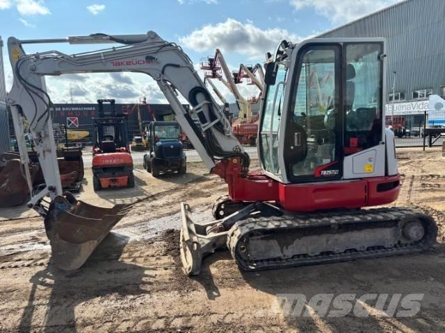 Takeuchi TB 257 FR 小型挖掘机