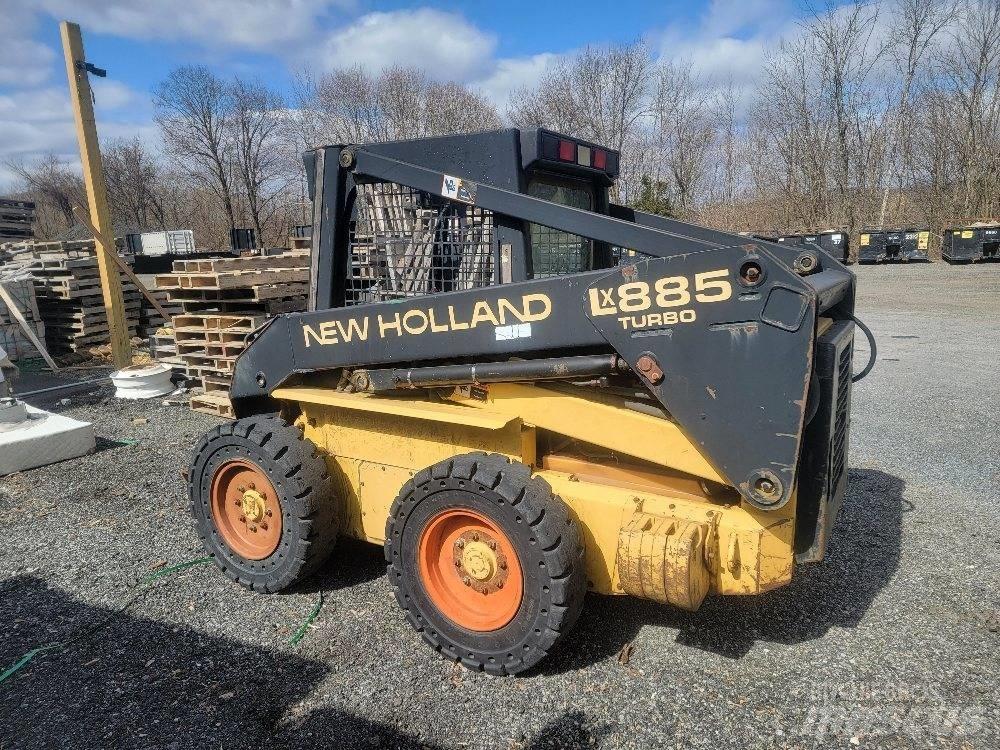 New Holland LX 885 滑移装载机