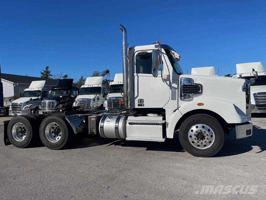 Freightliner 122 SD 牵引车