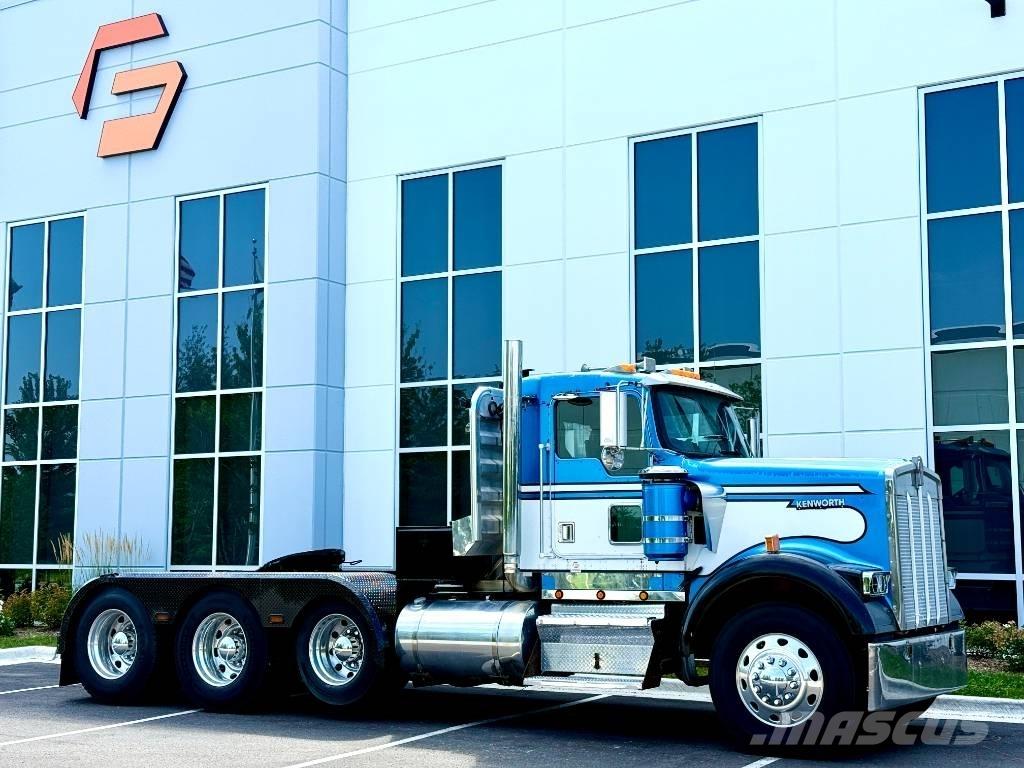 Kenworth W 900 牵引车