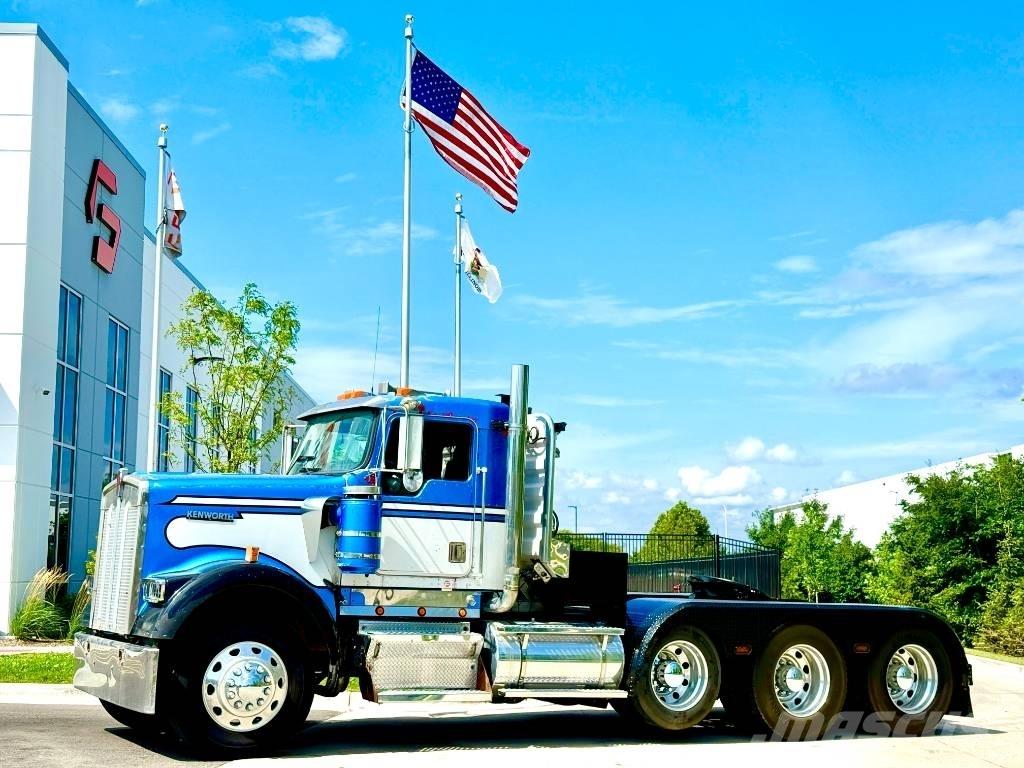 Kenworth W 900 牵引车