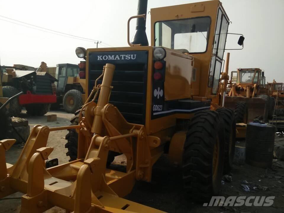 Komatsu GD 623 平地机/推土机