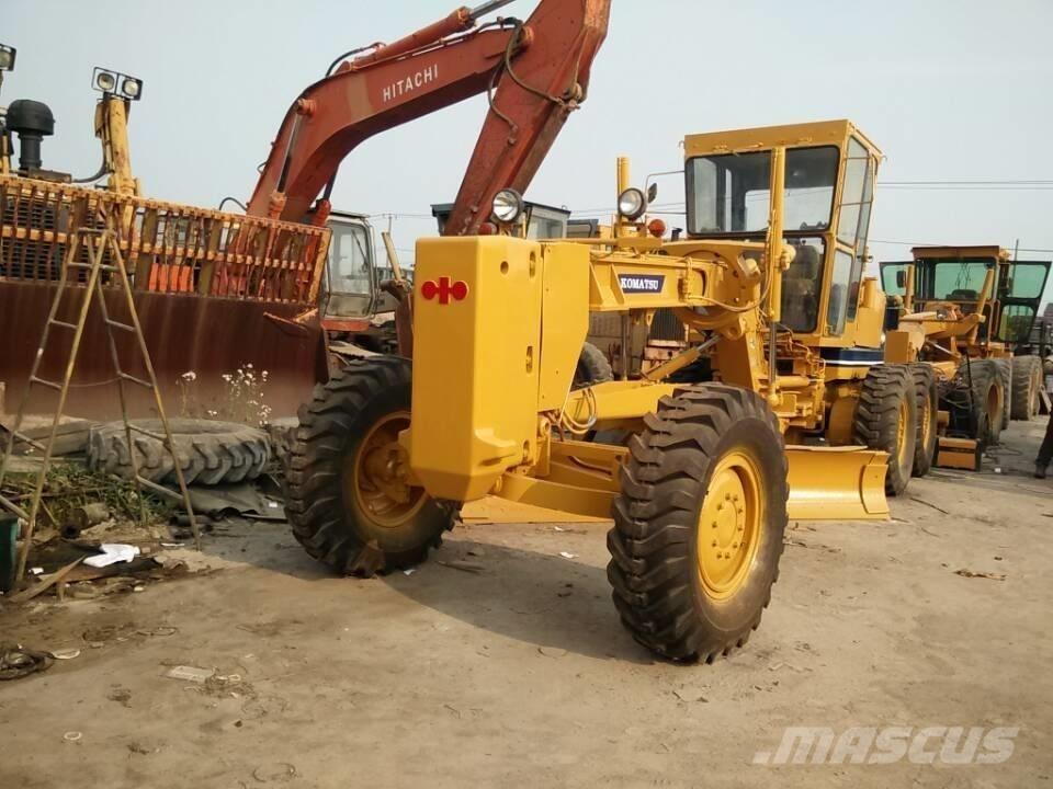 Komatsu GD 623 平地机/推土机
