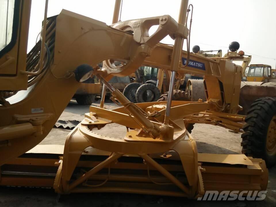 Komatsu GD 623 平地机/推土机
