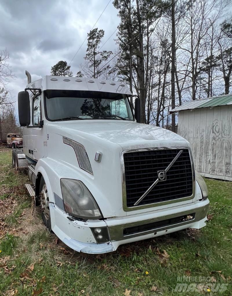 Volvo N389200 牵引车